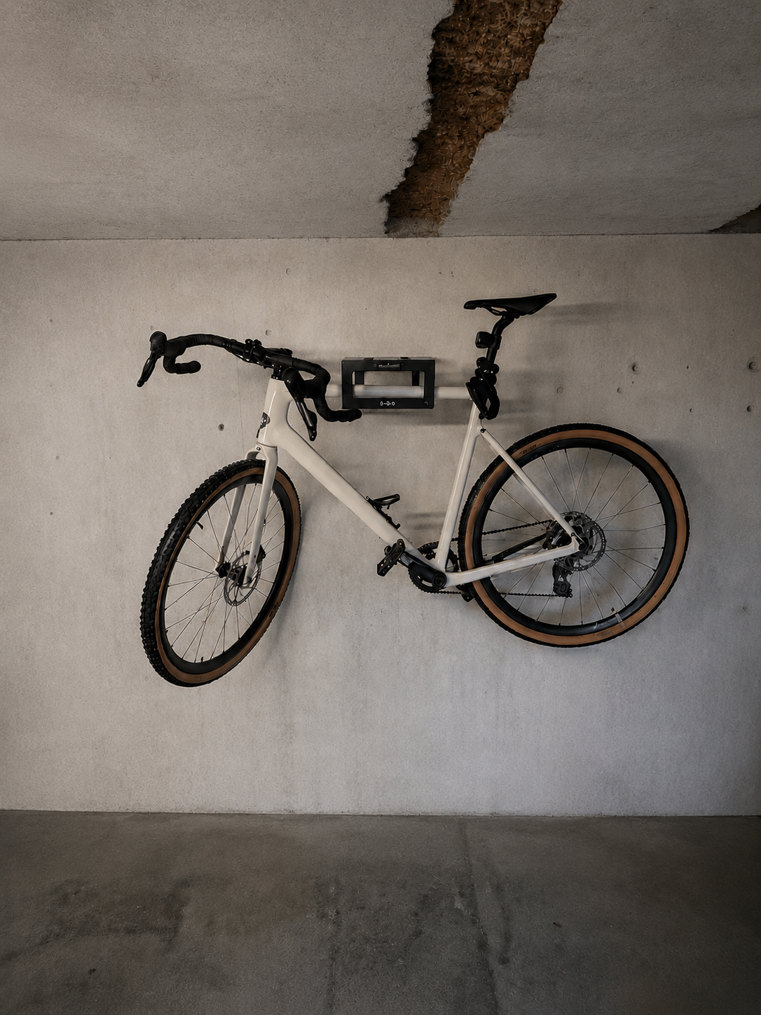 CYVORI Velo Wall Mount – Fahrrad Wandhalterung mit Helmhalter | Stahl